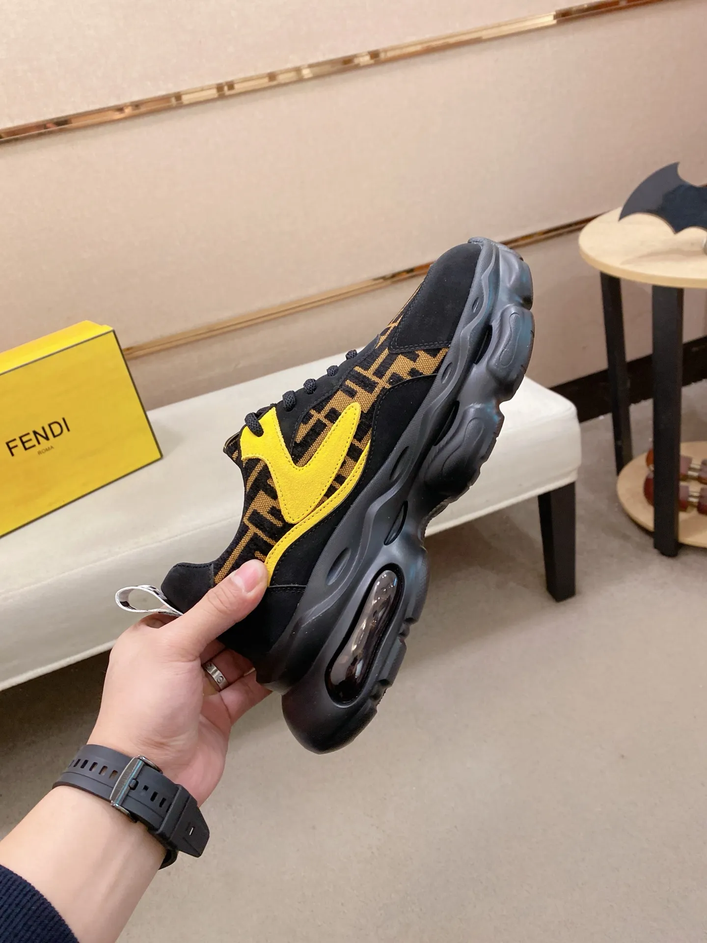 Factory price 442💰 (fendi) New style 👊🏻 upper 🇮🇹 imported cowhide fabric 🇩🇪 lining imported sheepskin lining. The original outsole is molded to highlight the identity of every man, and the upper foot is elegant and stable🚶🏻🚶🏻The high-end custom counters reproduce the original version📯No matter the wind or rain, the shoe last remains unchanged and can withstand the verification of time🔍️,🔵 Size: 38-44